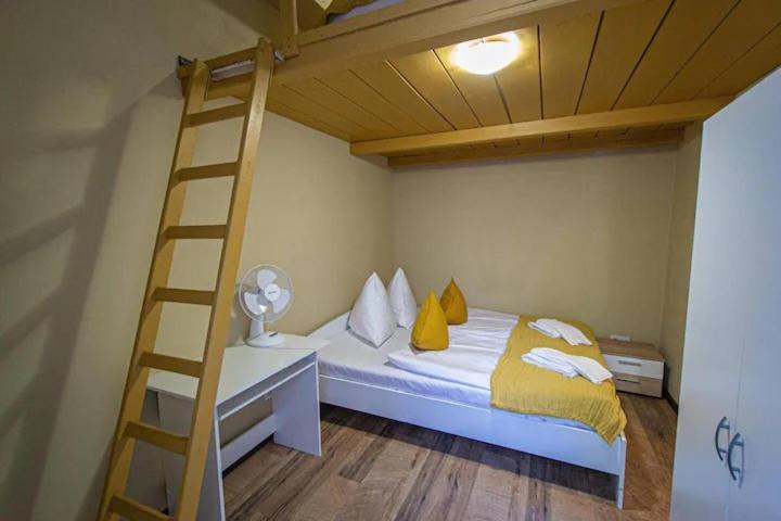 Cozy Homestay At Prague Main Station Экстерьер фото