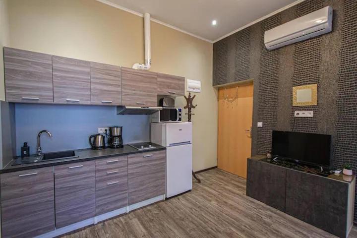 Cozy Homestay At Prague Main Station Экстерьер фото