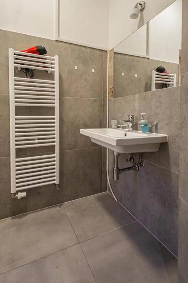 Cozy Homestay At Prague Main Station Экстерьер фото