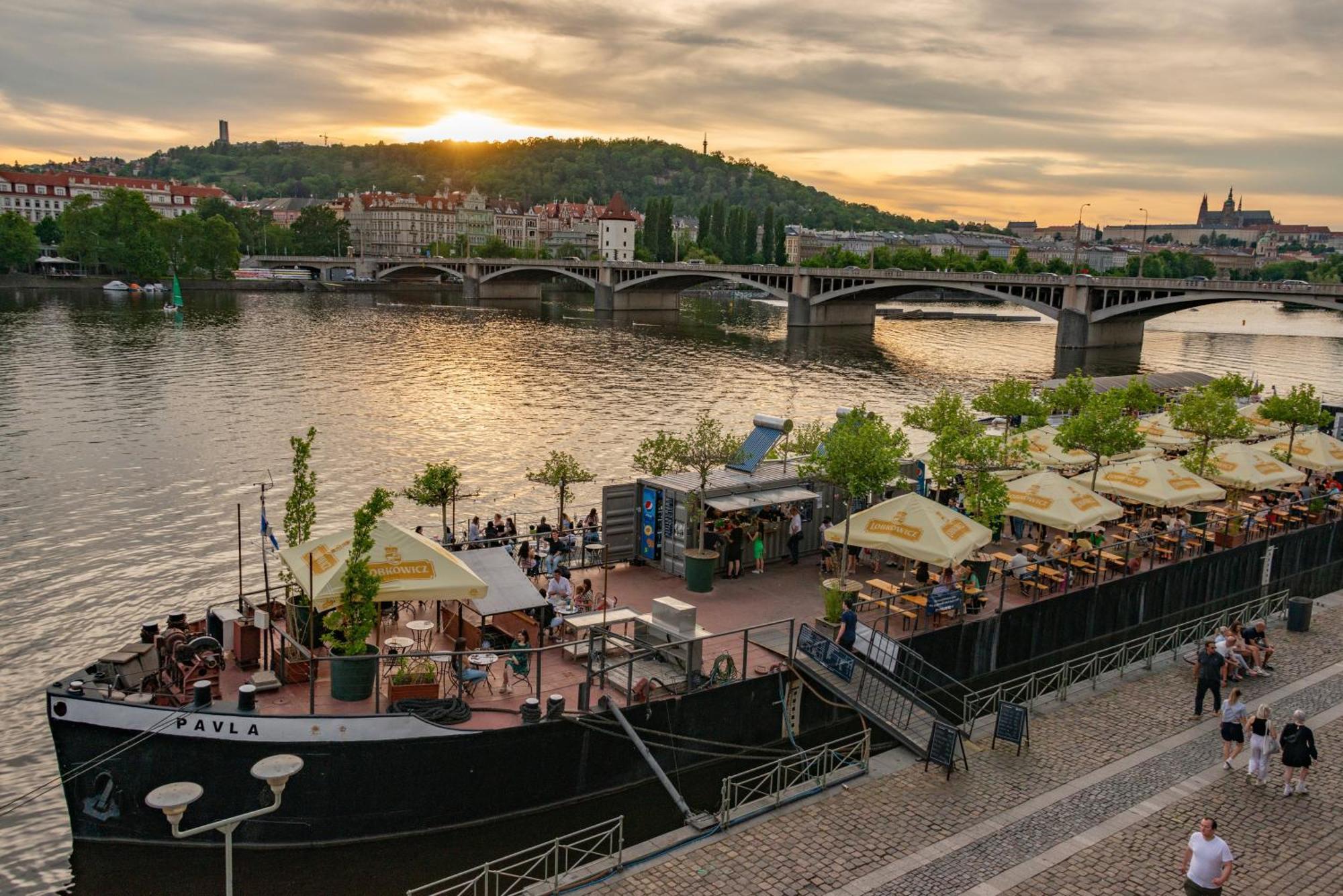 Cozy Homestay At Prague Main Station Экстерьер фото